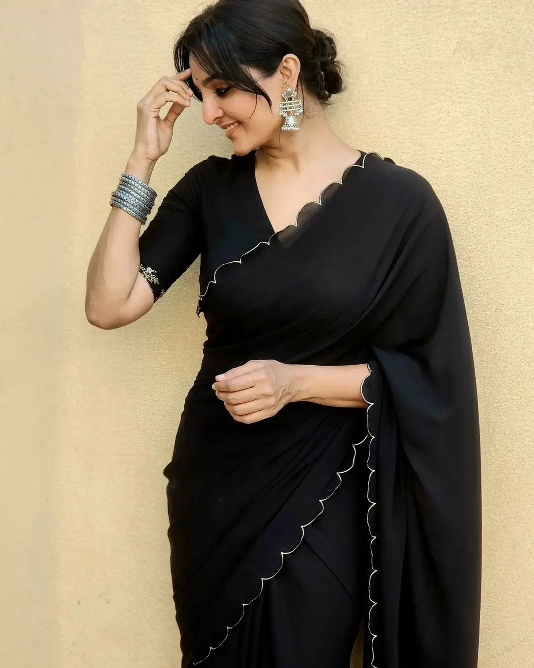 SOUTH INDIAN ACTRESS MANJU WARRIER IN BLACK SAREE 4